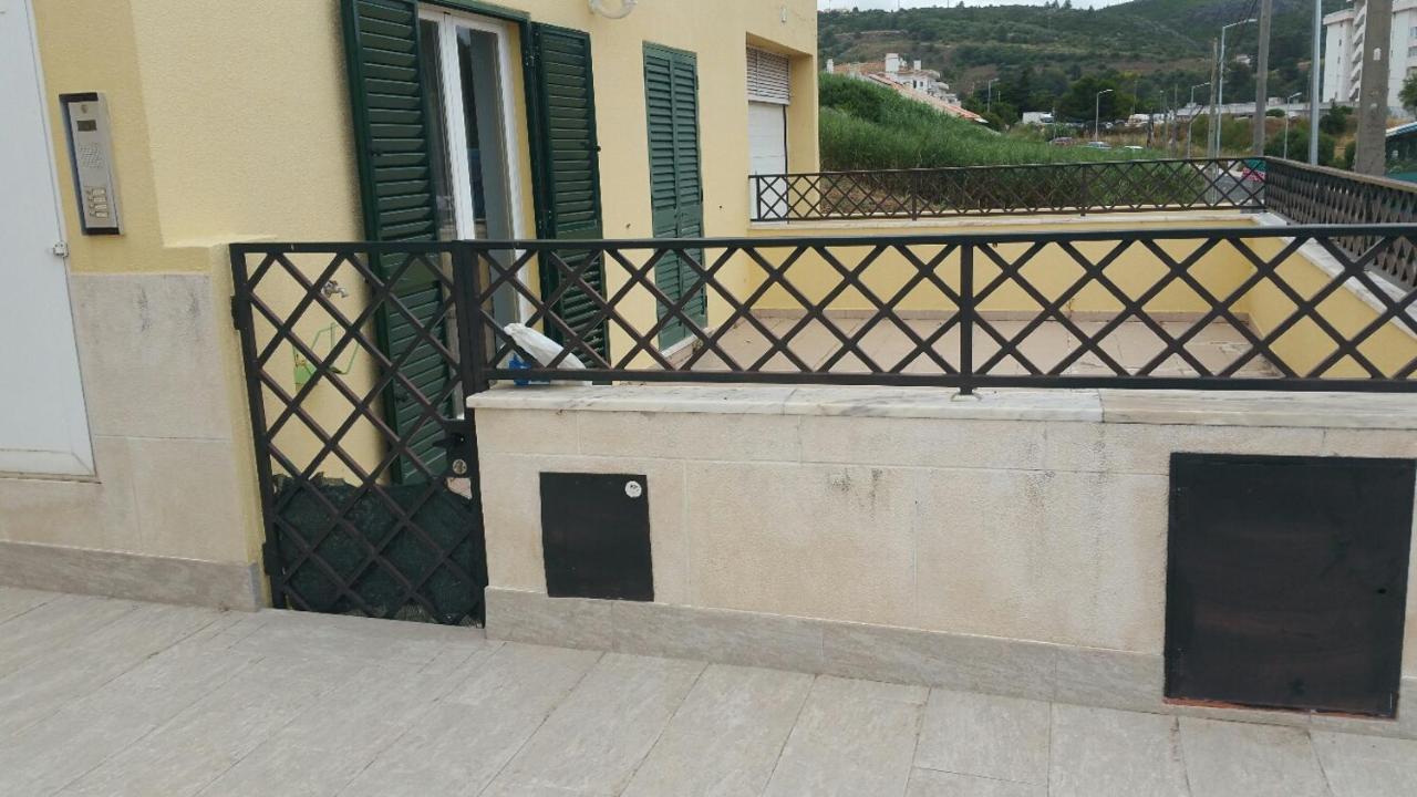 Apartamento Sol E Mar Sesimbra Bagian luar foto